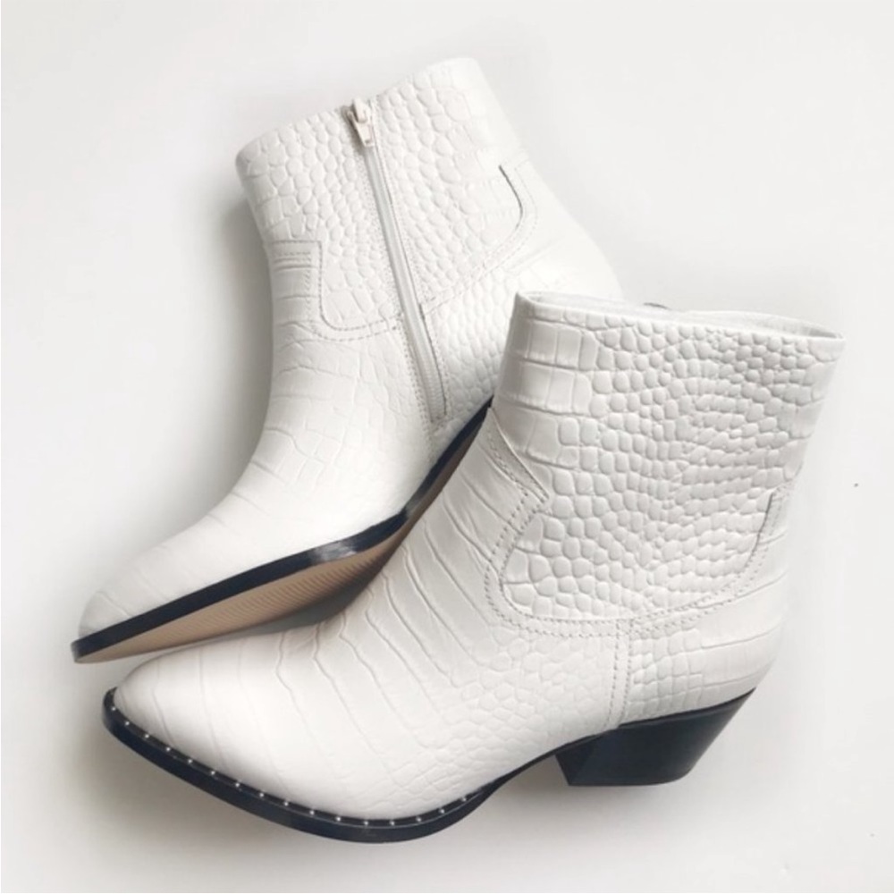 Something Navy Wesley White Cowboy Booties size 10